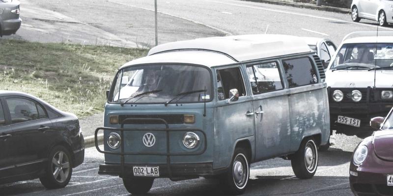 从画室到全球收藏家：Instagram与抖音如何重塑青年艺术家的作品交易生态