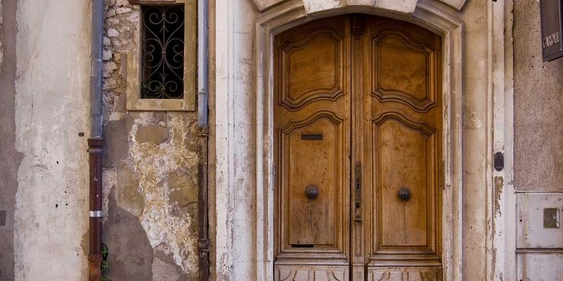 线上绘画交易平台深度比较：艺术家与收藏家如何选择最佳平台？