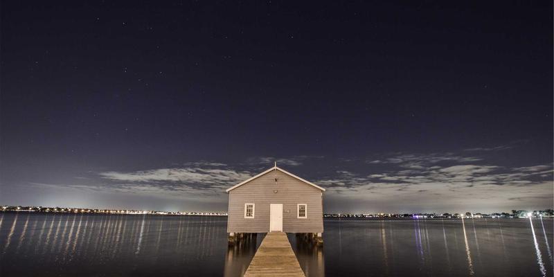 线上艺术拍卖平台深度比较：寻找最适合中高价绘画作品交易的数字市场