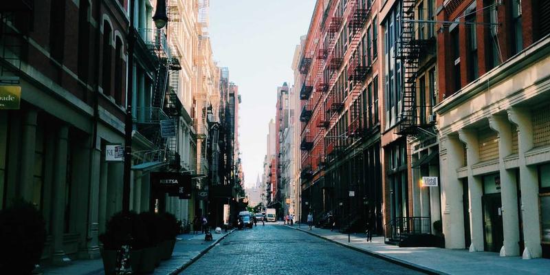 艺术收藏新维度：如何量化原创绘画的情感价值与故事溢价